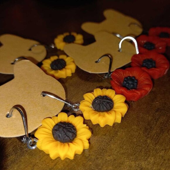 🦩🌸🦢✨ $20/ 4 pairs ✨ Charming Bird & Floral Earrings  ✨🦉🌼 - Picture 4 of 4